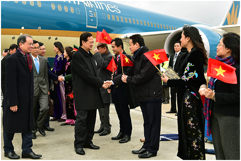 Thủ tướng Nguyễn Tấn Dũng và Đoàn đại biểu cấp cao Việt Nam tới Thủ đô Paris, Cộng hòa Pháp để tham dự Hội nghị COP21. Ảnh: VGP/Nhật Bắc
